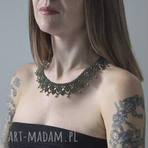 naszyjnik z koralików szklanych elegancka koronka ciemnozielona