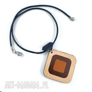 naszyjnik skórzany z zawieszką w odcieniach brązowego, stal chirurgiczna
