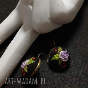 ręcznie haftowane kolczyki brooke na filcu stylowo, boho, romantycznie