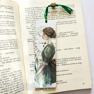 Zakładka do książki - W objęciach czasu, klepsydra, kobieta