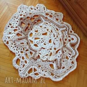 dywan freeform w kolorach ziemi, chodnik sznurka