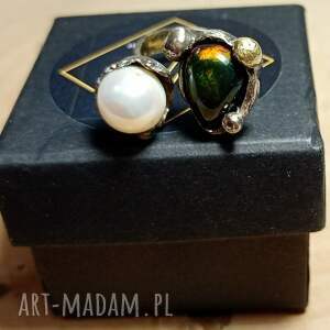 z czarnym opalem i perłą, srebrny pierścionek