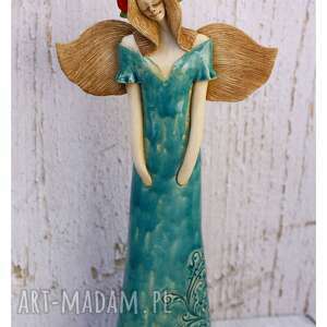 anioł w turkusowej sukni z wianuszkiem, ceramika wianek, kwiaty