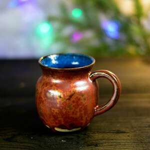 handmade ceramika kubek brązowy miedziany z niebieskim | nowoczesna klasyka 420 ml