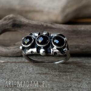 craneo - srebrny pierścionek ze spinelami, metaloplastyka srebro, awangardowy