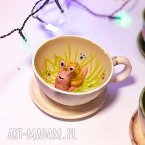 ręczne wykonanie ceramika filiżanka do herbaty z figurką ślimaka | do kawy | beż kwiaty