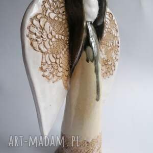 średni anioł perłowy, ceramika rękodzieło, pomysł na prezent