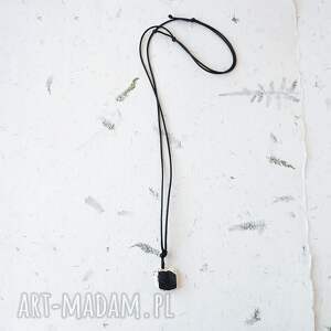 wisiorek No 12, czarny, turmalin surowy