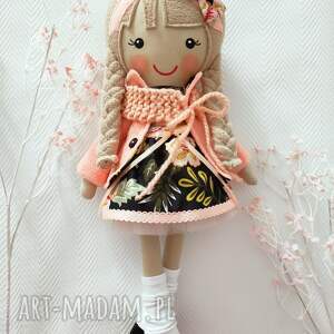 ręcznie zrobione lalki malowana lala eliza z szalikiem