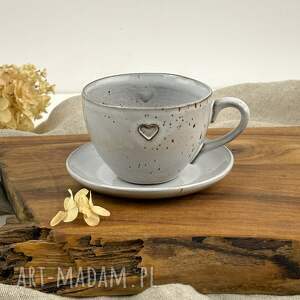 filiżanka ze spodkiem w stylu boho ręcznie robiona 180 ml - cappuccino z sercem