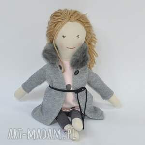 lisa w szarym płaszczyku - przytullale lalki