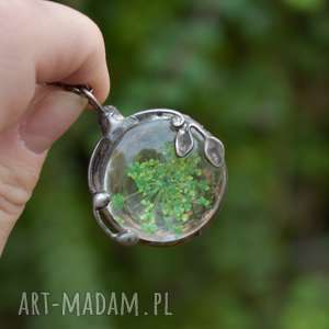 ręcznie zrobione naszyjniki green meadow - naszyjnik z kwiatami w szkle