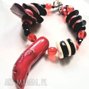 bransoletka z koralem,rozmiar uniwersalny box l1 czerwony koral ma