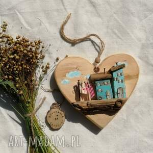 pracownia na deskach serce ozdobne z domkami, drewna, prezent