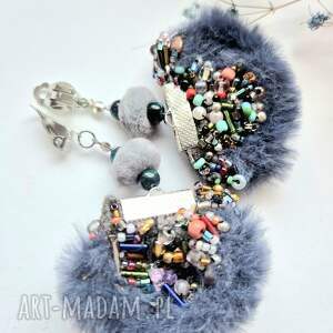 Klipsy lekkie z futerkiem zwariowane wyszywane koralikami świetne