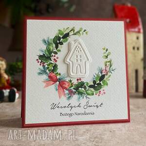 Personalizowana kartka na Boże Narodzenie BN 20B - świąteczna czerwień, wiankowy dekor i koperta 14x14 cm