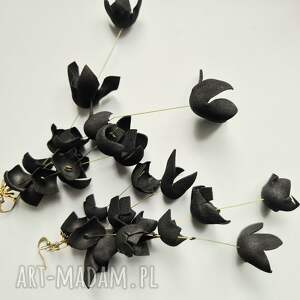 kolczyki czarne kwiaty dlugie bardzo stylowe zwracają uwagę duże
