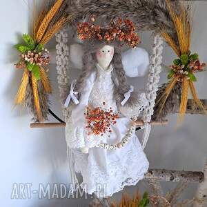 handmade dekoracje anilica na obręczy na makramowej huśtawce