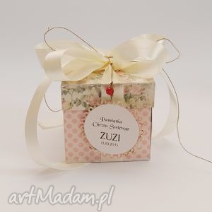 handmade scrapbooking kartki kartka pudełko na chrzest św z bucikami