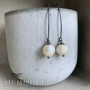 kolczyki white pearls, naturalne perły, srebrne bigle, oksydowane srebro