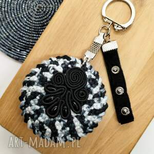 Zawieszka szydełkowa biało czarna z ornamentem (KR/21/26)