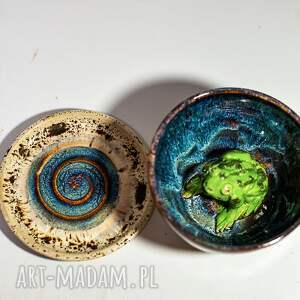 Prezent Filiżanka z figurką - żabka - Nakrapiany opal - ok 370 ml