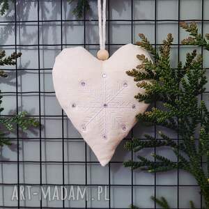 Ozdobna zawieszka serduszko z haftem - dekoracje świąteczne handmade
