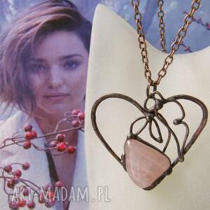 handmade naszyjniki łańcuszek z wisiorkiem na walentynki: serce kwarc różowy