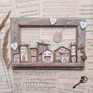 rustykalna rama okienna z miasteczkiem pełnym miłości, drewniane domki ręcznie