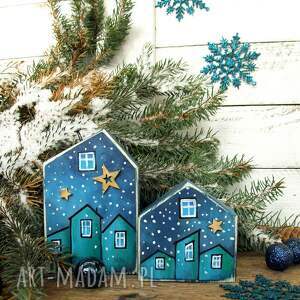 2 drewniane domki, niebiesko - turkusowe dekoracje z drewna, prezent do domu