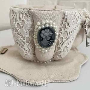 Filiżanka, koszyczek, pudełko