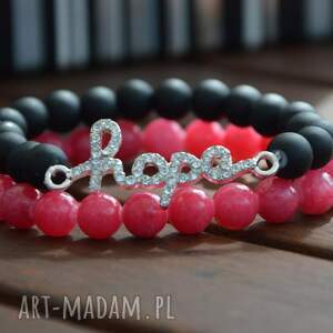 handmade bracelet by sis: cyrkoniowy napis "hope" w czarnych koralach