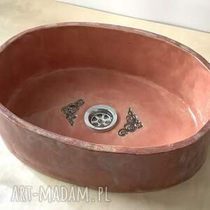 różowa ręcznie robiona umywalka, polska ceramika, umywalka z gliny, polskie