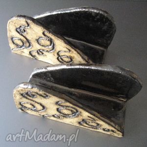 ręczne wykonanie ceramika serwetniki z rytowanymi ornamentami