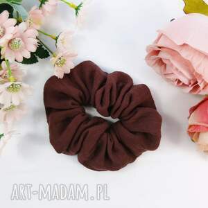 Czekoladowa gumka scrunchie z muślinu bawełnianego