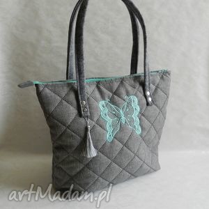 handmade na ramię szara pikowana torba z haftem - motylek