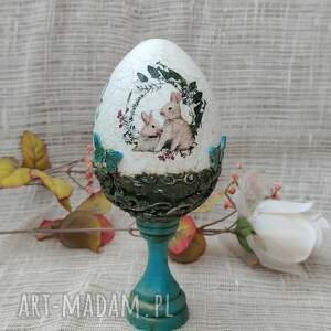 pisanka dekoracyjna leśny zajączek na postumencie dekoracja premium ozdoba