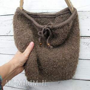 handmade pomysł na prezent cieplutki komin z wełny boucle, kolor mocca