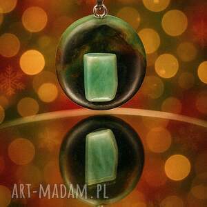 szmaragd naturalny - wisiorek z drewna brzozy, biżuteria drewna, pirografia