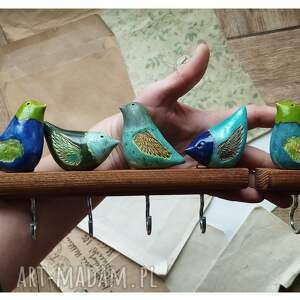 handmade ceramika zestaw wieszaków z niebiesko - zielonymi ptaszkami