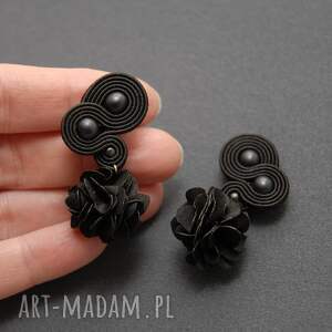 czarne kolczyki sutasz z kwiatkiem, sznurek, eleganckie, wieczorowe