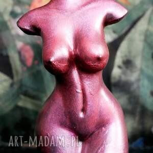 handmade dekoracje rzeźba z gipsu - figurka kobiety w kolorze czerwonym