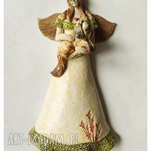 anioł wiszący z pieskiem, ceramika