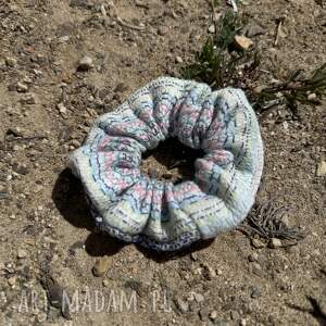 ozdoby do włosów scrunchie gumka pleciona pastelowa etno