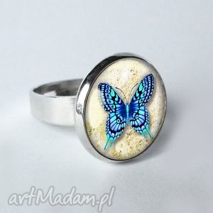 motyl błekitny za szkłem mały pierścionek z grafiką unikatowy