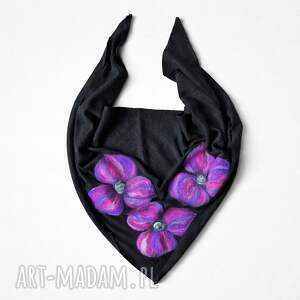 czarna chusta handmade wełniana, elementy filcowane to wełna merynosów, produkt