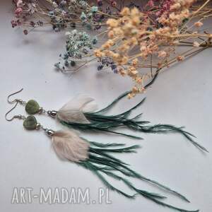 Kolczyki kolorowe pióra długie lekkie wykonane w pojedynczym