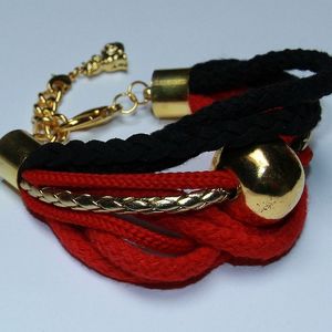 handmade czerwono czarno-złota bransoletka ze sznurków