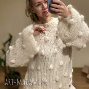 sweter handmade z bąblami, kulkami