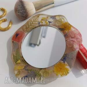 małe kieszonkowe lusterko z suszonymi kwiatami, prezent na walentynki eleganckie